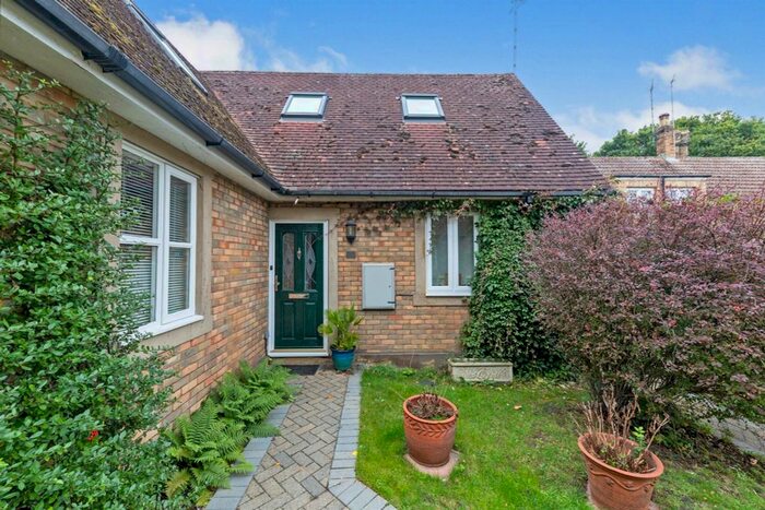 3 Bedroom End Of Terrace House For Sale In Watton House, Watton At Stone, Hertford, SG14