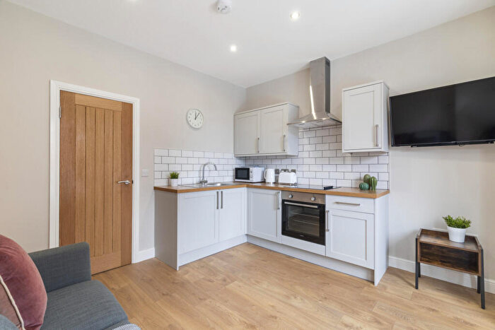 2 Bedroom Flat To Rent In Moorland Road, Leeds, LS6