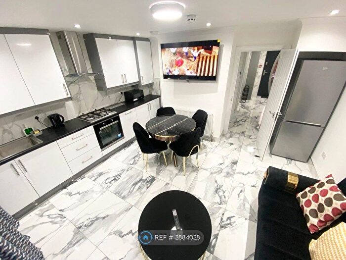 3 Bedroom Semi Detached House To Rent In Elm Close, Hayes, UB3