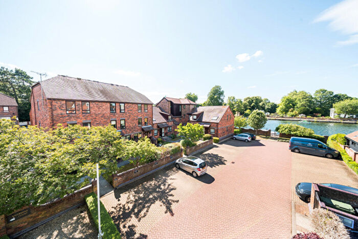 4 Bedroom End Of Terrace House For Sale In Rivermead Court, Marlow, SL7