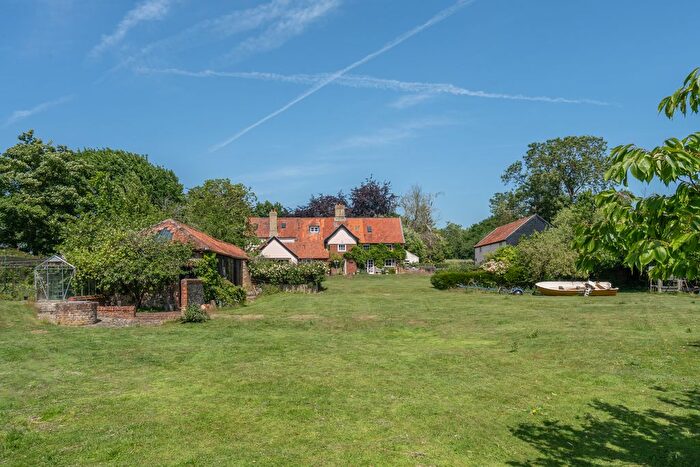 5 Bedroom Detached House For Sale In The Street, Rushmere, NR33