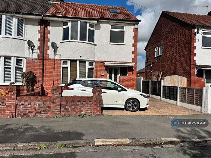 4 Bedroom Semi-Detached House To Rent In Hurdsfield Road, Stockport, SK2