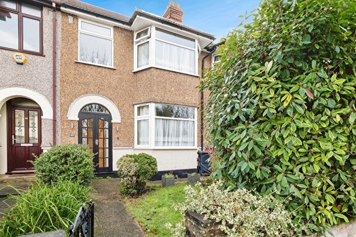 3 Bedroom Terraced House For Sale In Canfield Road, Woodford Green, IG8
