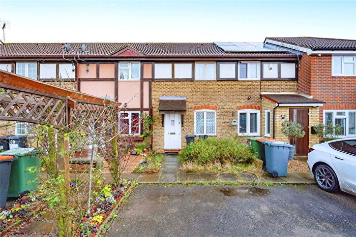 2 Bedroom Terraced House For Sale In Readers Close, Dunstable, Bedfordshire, LU6