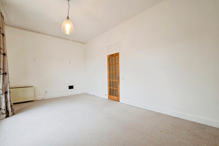 1 Bedroom Flat For Sale In East Cliff Road, Dawlish, Devon, EX7