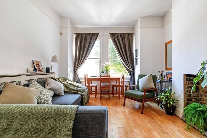 3 Bedroom Apartment For Sale In Boundaries Road, London, SW12