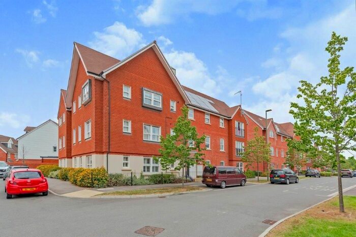 2 Bedroom Flat To Rent In Webber Street, Horley, RH6