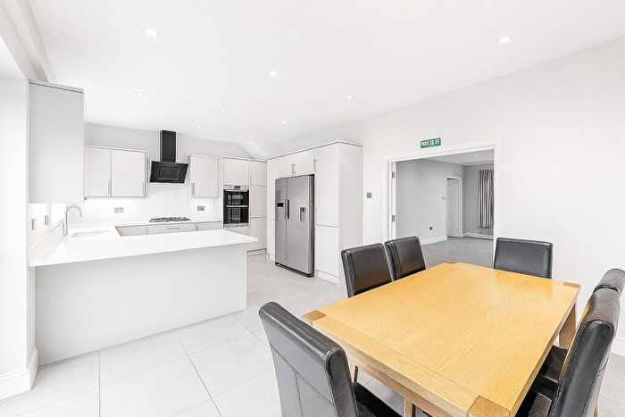 5 Bedroom Detached House To Rent In Kimberley Road, Chingford, E4