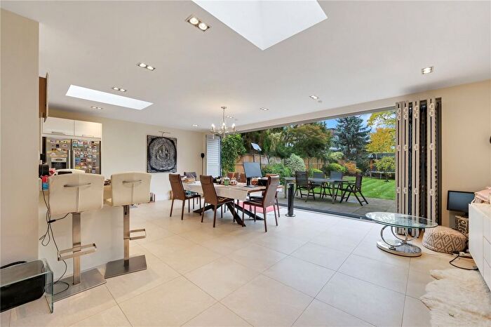 5 Bedroom Semi-detached House For Sale In The Ridgeway, Golders Green, NW11