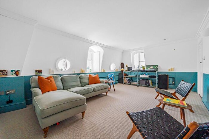 2 Bedroom Flat For Sale In Redcliffe Square, Chelsea, London, SW10
