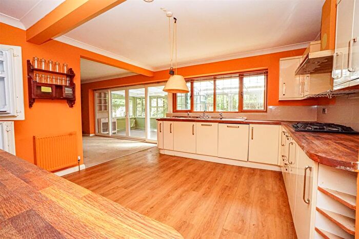 4 Bedroom Detached House For Sale In St. Helens Park Road, Hastings, TN34