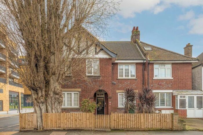 2 Bedroom Flat To Rent In Balfour Road, Hounslow, TW3