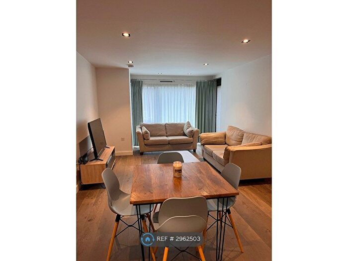 2 Bedroom Flat To Rent In Macaulay Road, London, SW4
