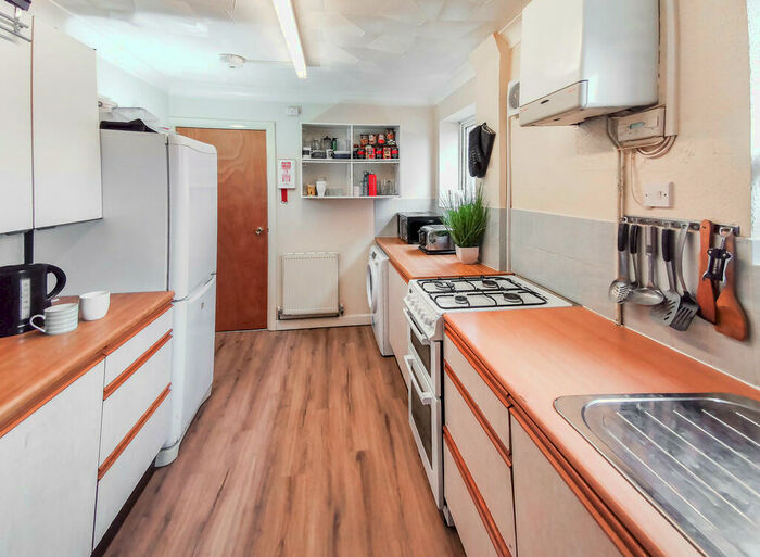 5 Bedroom Semi Detached House To Rent In Mayfield Road, SO17