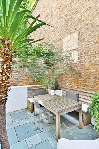 5 Bedroom End Of Terrace House For Sale In Drayton Gardens, London, SW10