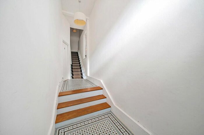 2 Bedroom Apartment For Sale In Tufnell Park Road, London, N7