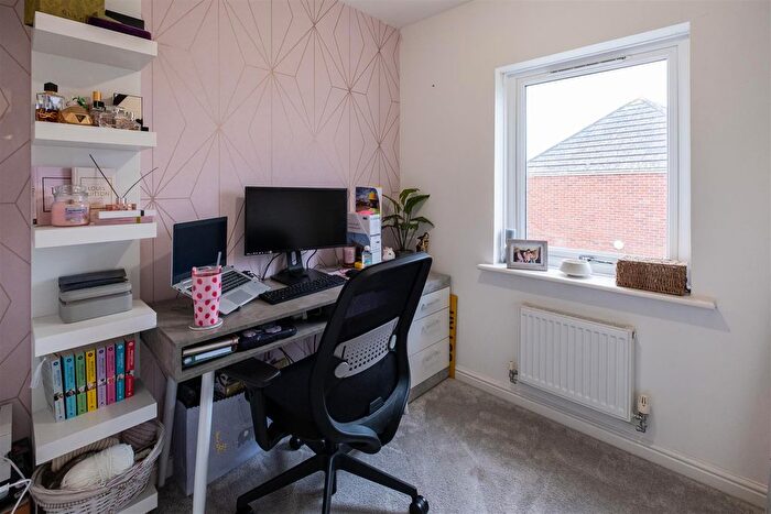 3 Bedroom Terraced House For Sale In Hawkins Way, Helston, TR13