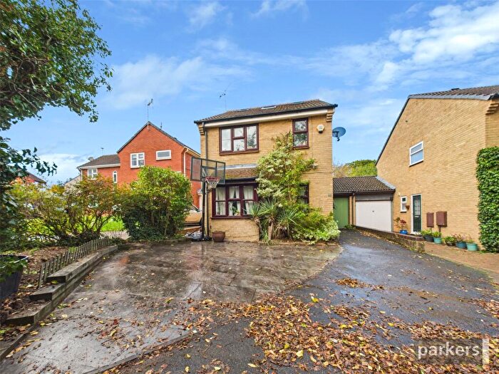 4 Bedroom Link Detached House For Sale In Chatton Close, Lower Earley, Reading, Berkshire, RG6
