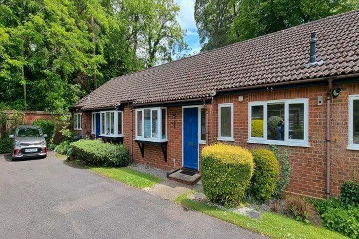 2 Bedroom Bungalow To Rent In Beacon Gardens, Fleet, GU51