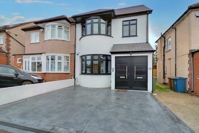 3 Bedroom Flat To Rent In Ivanhoe Drive, Harrow, HA3