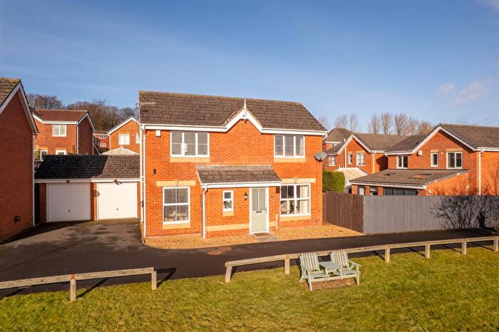 3 Bedroom Detached House For Sale In Helvellyn Close, Blaydon-On-Tyne, NE21