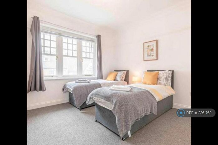 5 Bedroom Flat To Rent In High Street, Iver, SL0