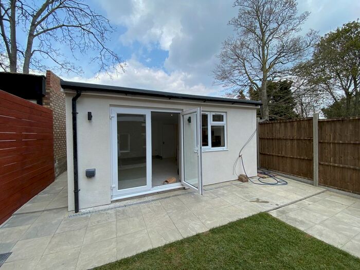 Studio To Rent In The Crest, London, NW4