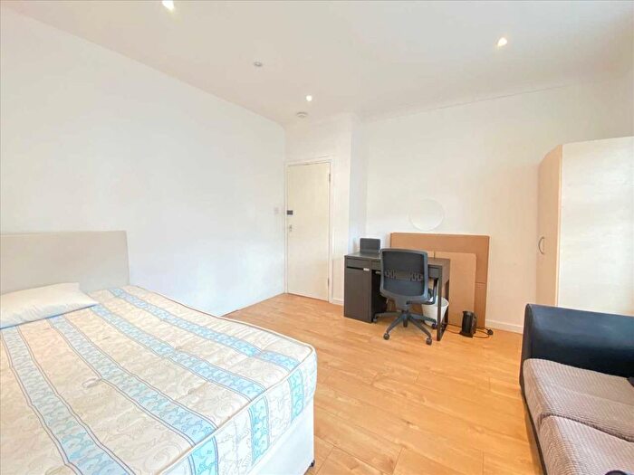 Property To Rent In St Andrews Road, Acton, W3