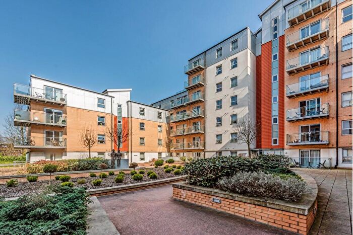 1 Bedroom Flat To Rent In Ivory Court, Queen Mary Avenue, London, E18