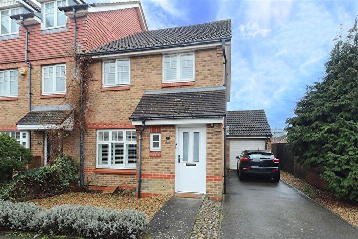 3 Bedroom End Terrace House For Sale In Old School Road, Hillingdon, UB8