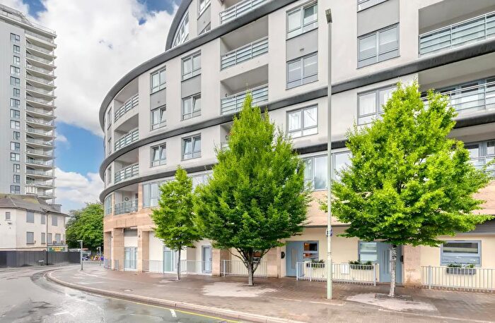 1 Bedroom Flat For Sale In Station Approach, Woking, GU22