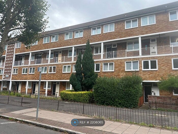 3 Bedroom Flat To Rent In Plough Way, London, SE16