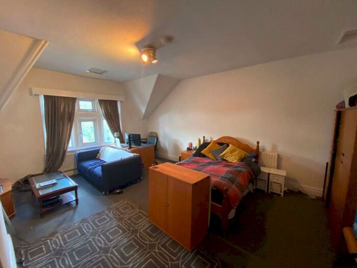 3 Bedroom House To Rent In Welburn Grove, Leeds, LS16