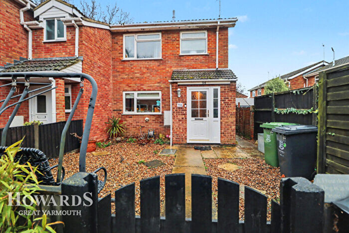 3 Bedroom Semi-Detached House For Sale In Spruce Avenue, Ormesby, NR29