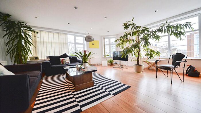 2 Bedroom Apartment To Rent In Hackney Road, Hackney, London, E2