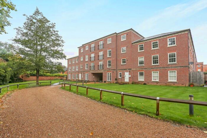 2 Bedroom Flat To Rent In Portsmouth Rd, Milford, GU8