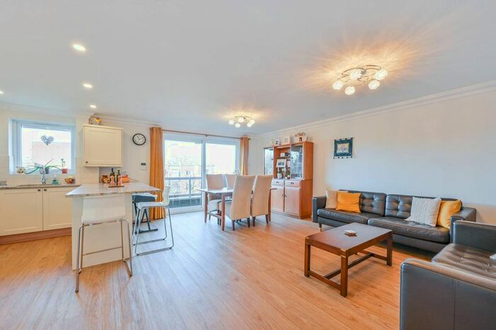 2 Bedroom Flat To Rent In Holden Road, Woodside Park, London, N12