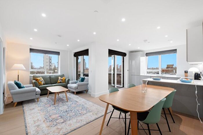 2 Bedroom Flat To Rent In Hyde Apartments, Battersea Bridge Road, SW11