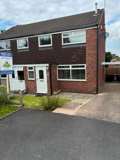 3 Bedroom Semi-Detached House To Rent In Cotswold Close, Swadlincote, DE11