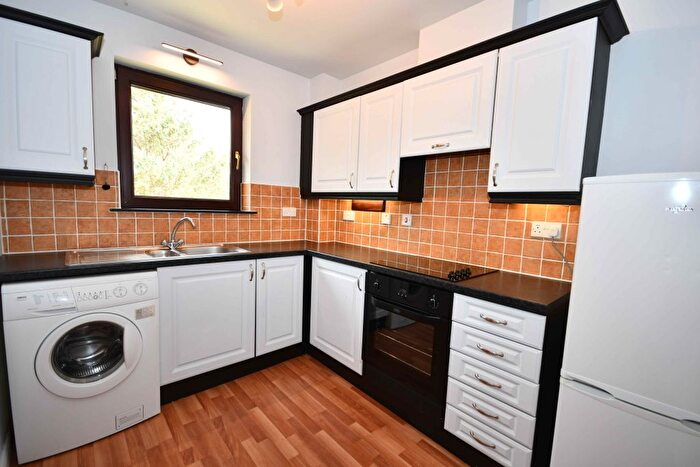 2 Bedroom Flat To Rent In Holm Dell Court, Inverness, IV2
