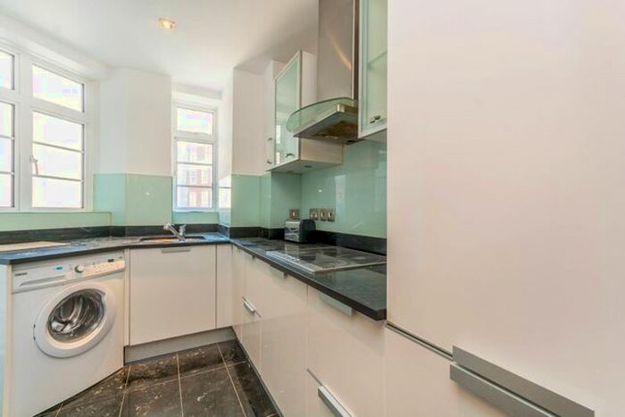 3 Bedroom Flat To Rent In Stourcliffe Close, Marylebone, London, W1H