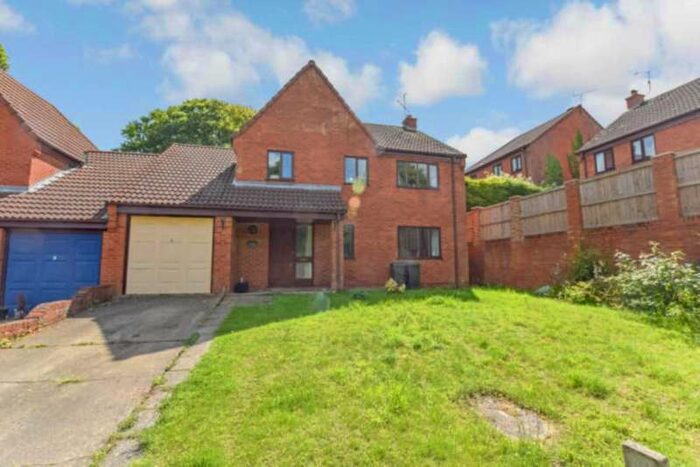 4 Bedroom Link Detached House To Rent In Orchard Grove, Claydon, IP6