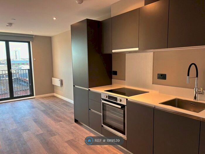 1 Bedroom Flat To Rent In Whitehall Road, Leeds, LS12