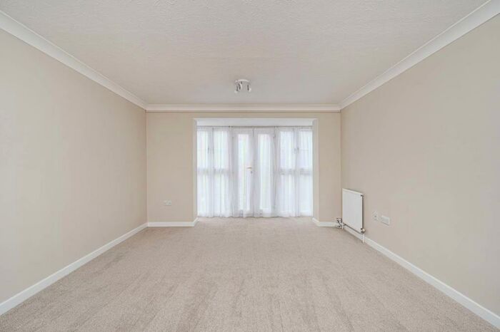 2 Bedroom Flat To Rent In Wellington Way, Bow, London, E3
