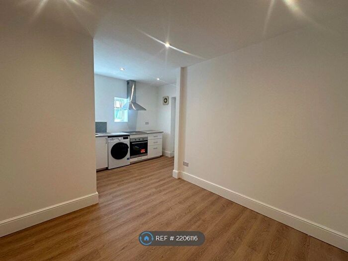 Studio To Rent In Broadway Parade, London, N8