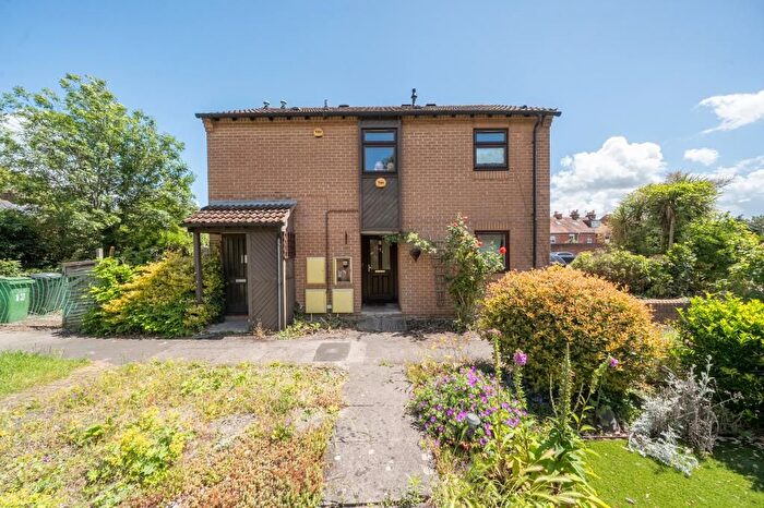 1 Bedroom Flat For Sale In Newbury, Berkshire, RG14