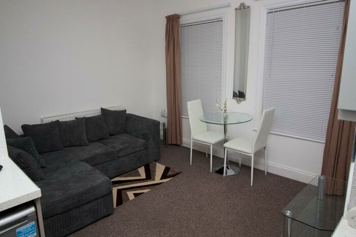 1 Bedroom Flat To Rent In York Road, Ilford, Essex, IG1