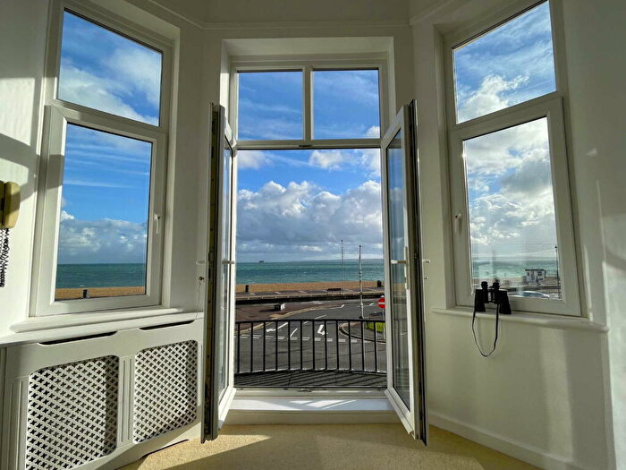 2 Bedroom Flat For Sale In South Parade, Southsea, Hampshire, PO4