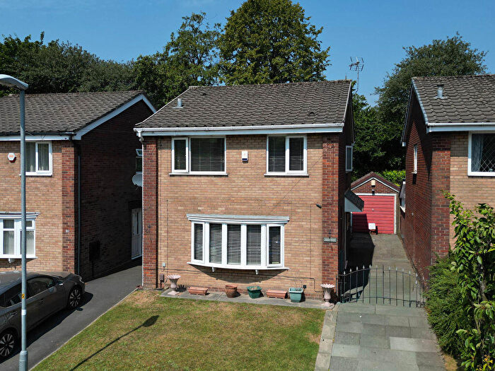4 Bedroom Detached House For Sale In Bates Close, Rochdale, OL11