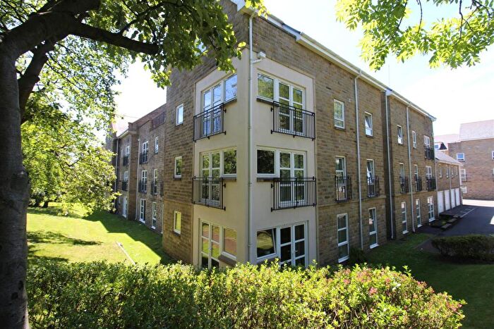 2 Bedroom Apartment To Rent In Regent Court, Halifax, HX3